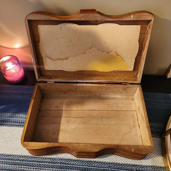 Vintage Carved Wooden Jewelry Trinket Box with Hunting Spaniel Dog Decal/Litho - Picture 9 of 9